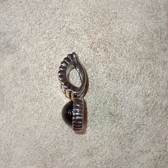 Vintage Elegant Oval Black Stone Silver & Gold Tone Pendant For Necklace - Picture 2 of 5